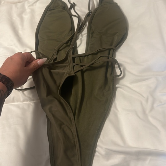 Matte Swim Collection one piece - Picture 3 of 4